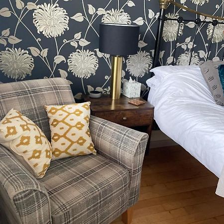King Size Bed & En Suite Rolled Top Bath Private Lane Χαρογκέιτ Εξωτερικό φωτογραφία