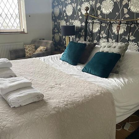 King Size Bed & En Suite Rolled Top Bath Private Lane Χαρογκέιτ Εξωτερικό φωτογραφία