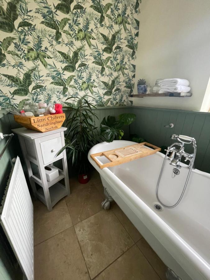 King Size Bed & En Suite Rolled Top Bath Private Lane Χαρογκέιτ Εξωτερικό φωτογραφία